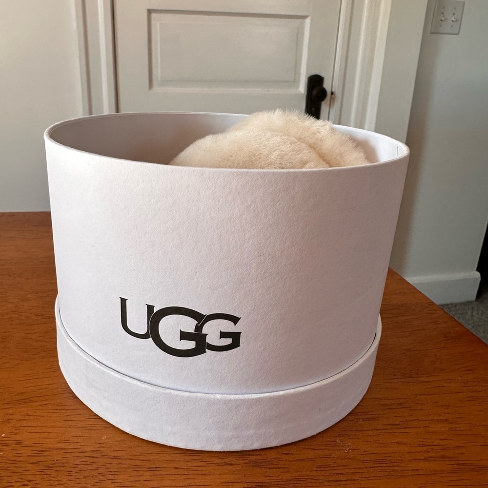 Tan ugg earmuffs never worn